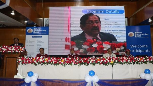 বিএসএমএমইউ’র চিকিৎসায় পঙ্গুত্ব থেকে বাঁচলেন ৫ হাজারের বেশি বাতরোগী 