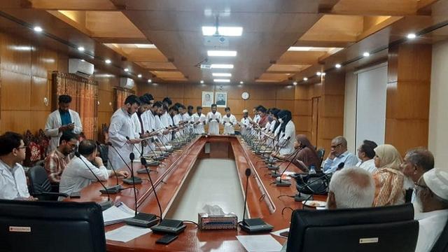নর্থ ইষ্ট মেডিকেলে নতুন ইন্টার্নদের ইনডাকশন সম্পন্ন