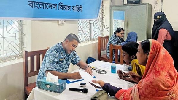 বন্যাদুর্গত এলাকায় বিমান বাহিনীর উদ্ধার কার্যক্রম ও মেডিকেল ক্যাম্প