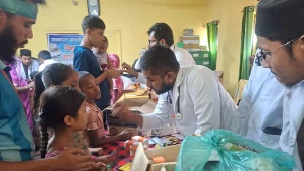 বন্যার্তদের চিকিৎসাসেবায় বৈষম্যবিরোধী ছাত্রদের মেডিকেল টিম