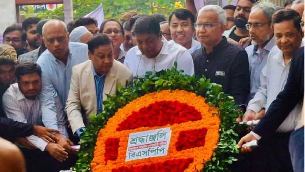 শহীদ ডা. মিলনের সমাধিতে পেশাজীবী পরিষদের শ্রদ্ধা