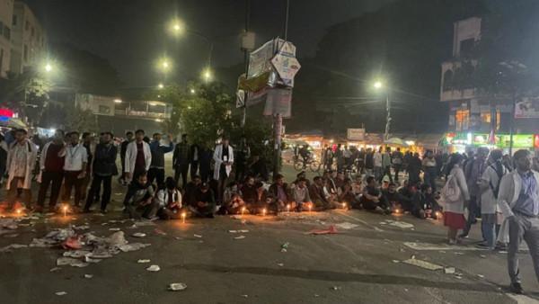 ট্রেইনি চিকিৎসকদের আন্দোলন অব্যাহত, জানুয়ারি থেকেই ৩৫ হাজার টাকা ভাতা দাবি