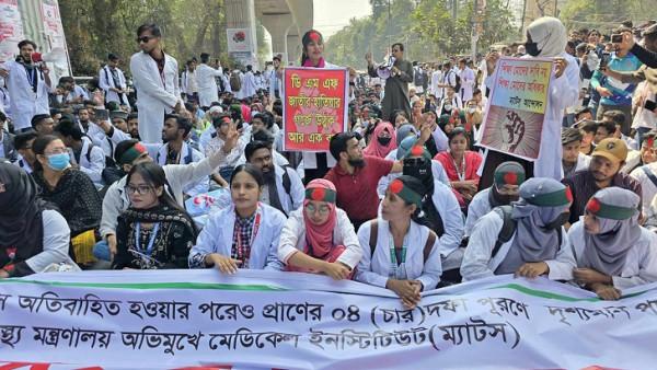 স্বাস্থ্য উপদেষ্টার সঙ্গে বৈঠকে ম্যাটস শিক্ষার্থীদের প্রতিনিধিরা