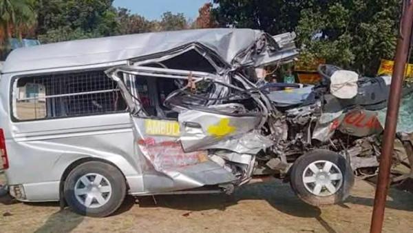 ট্রাক-অ্যাম্বুলেন্স সংঘর্ষে স্ট্রোকের রোগীসহ নিহত ৩