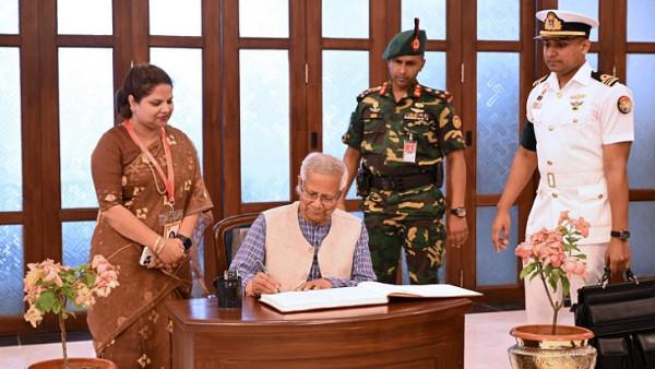 চট্টগ্রাম হার্ট ফাউন্ডেশন হাসপাতালের জন্য জমি বরাদ্দের দলিল হস্তান্তর