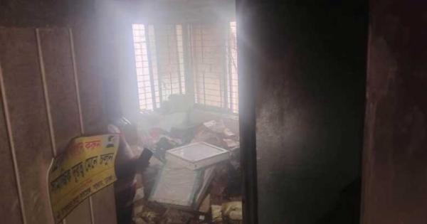 সাভার উপজেলা স্বাস্থ্য কমপ্লেক্সের স্টোর রুমে আগুন