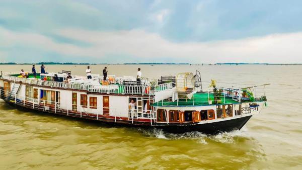 পর্যটকদের খাবারে কেমিক্যাল, হাউসবোটকে জরিমানা